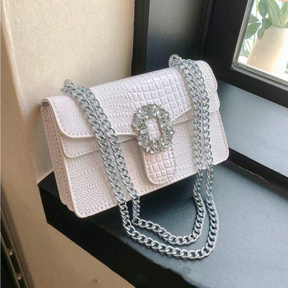 Elegant White Croc-Embossed Bag with Chain Strap